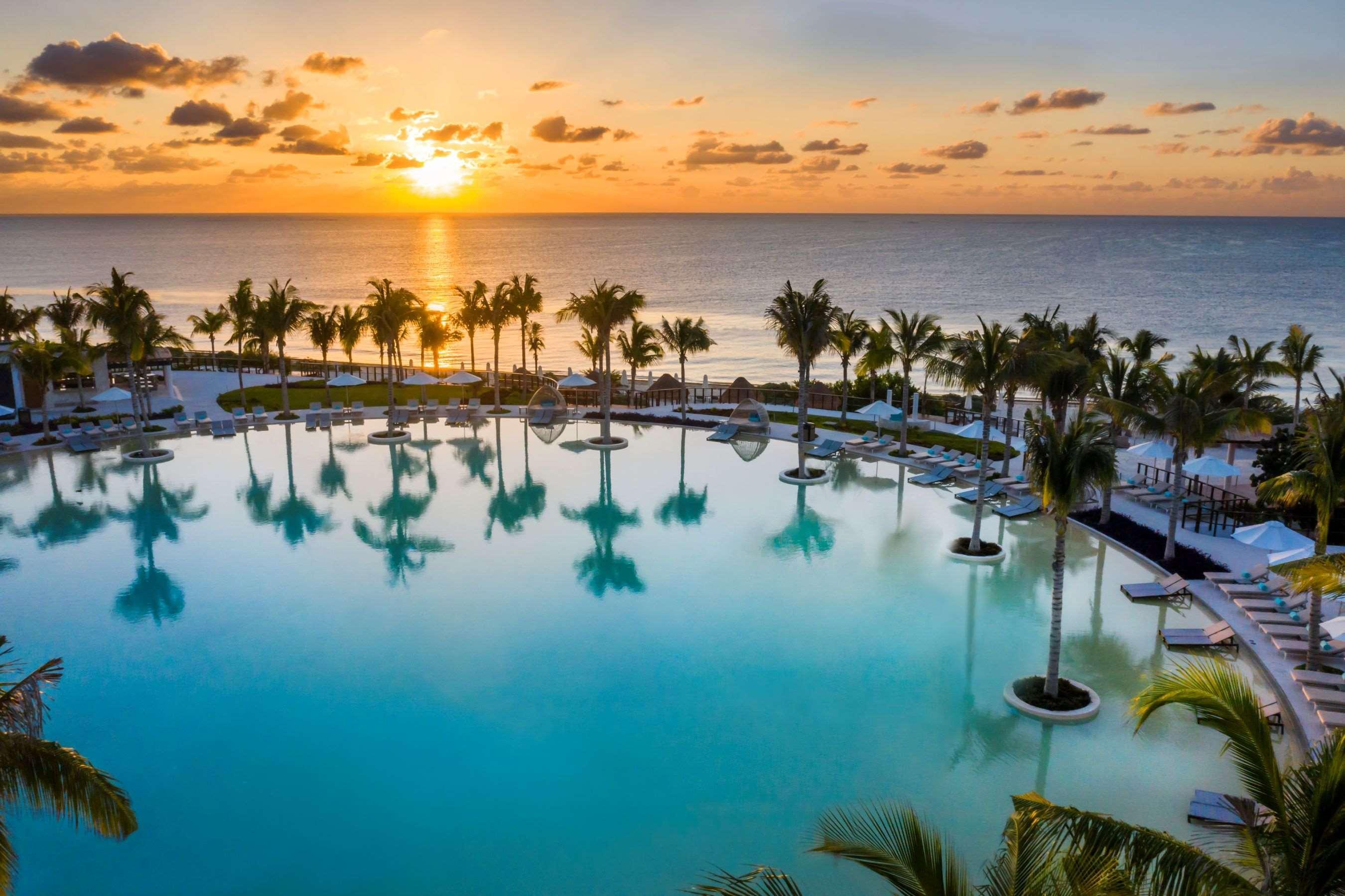 Haven Riviera Cancun (Adults Only) Alfredo V. Bonfil المظهر الخارجي الصورة Sunset at the Hard Rock Hotel in Cancun