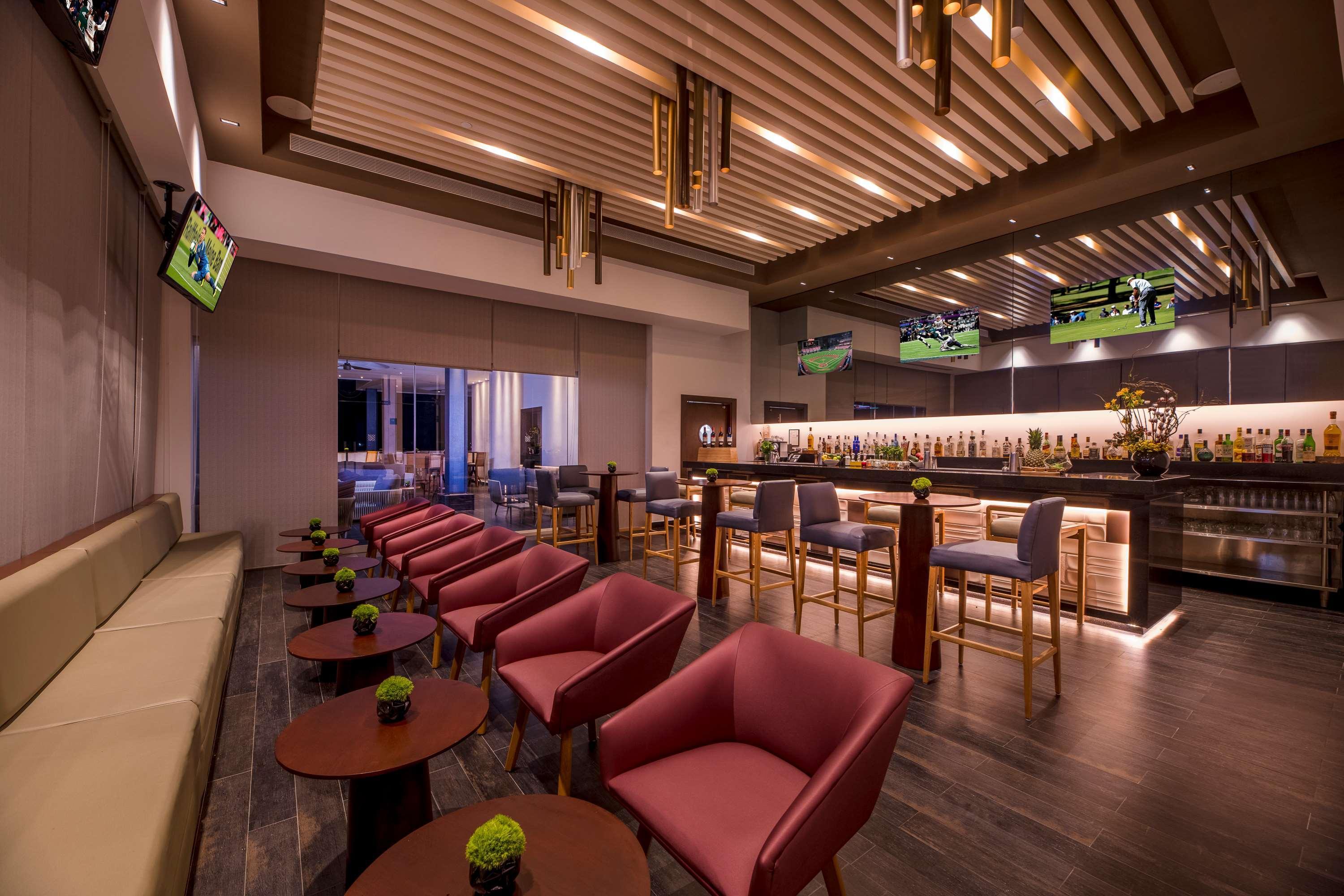 Haven Riviera Cancun (Adults Only) Alfredo V. Bonfil المظهر الخارجي الصورة The lounge at the airport