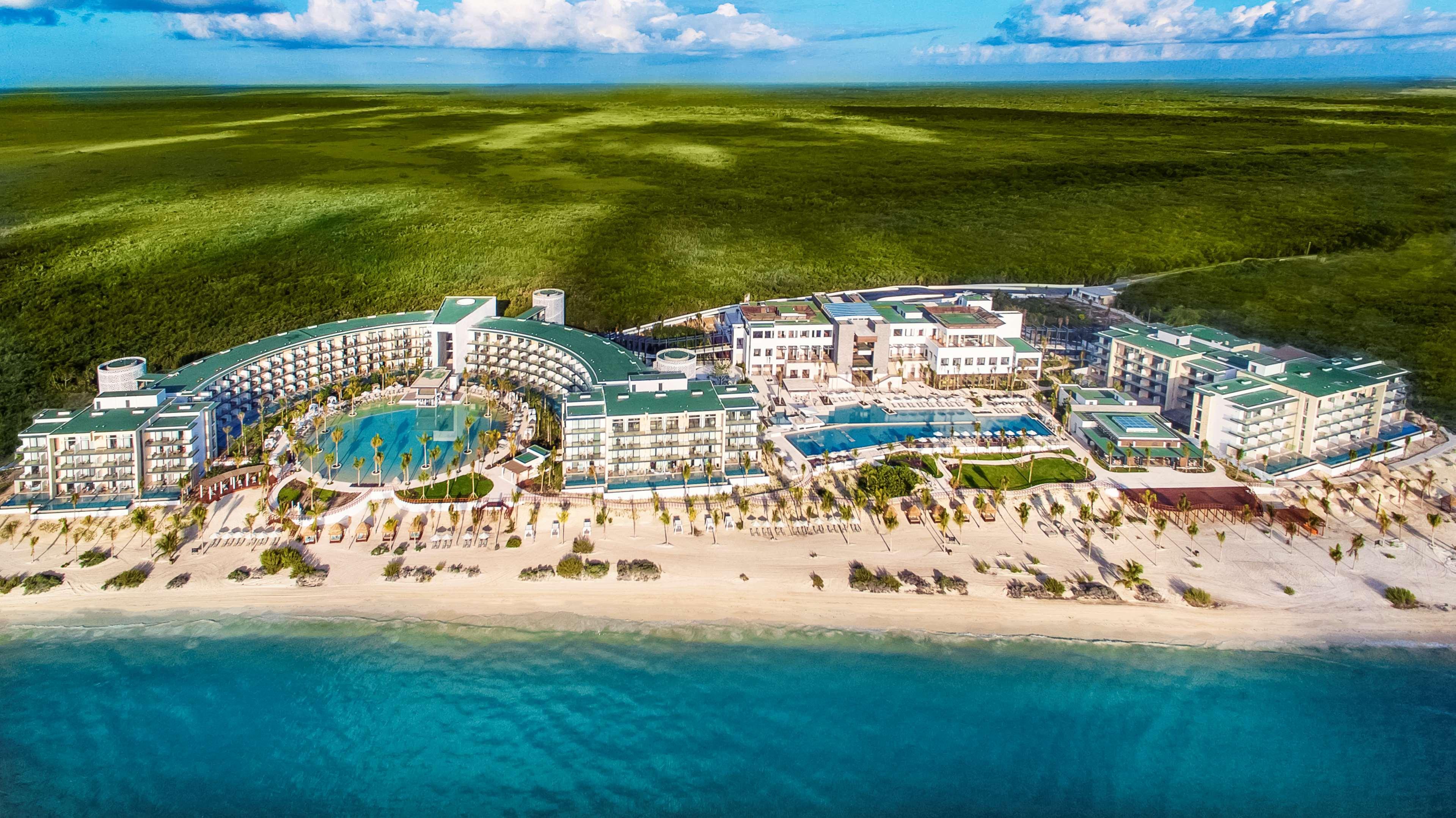 Haven Riviera Cancun (Adults Only) Alfredo V. Bonfil المظهر الخارجي الصورة Aerial view of the resort