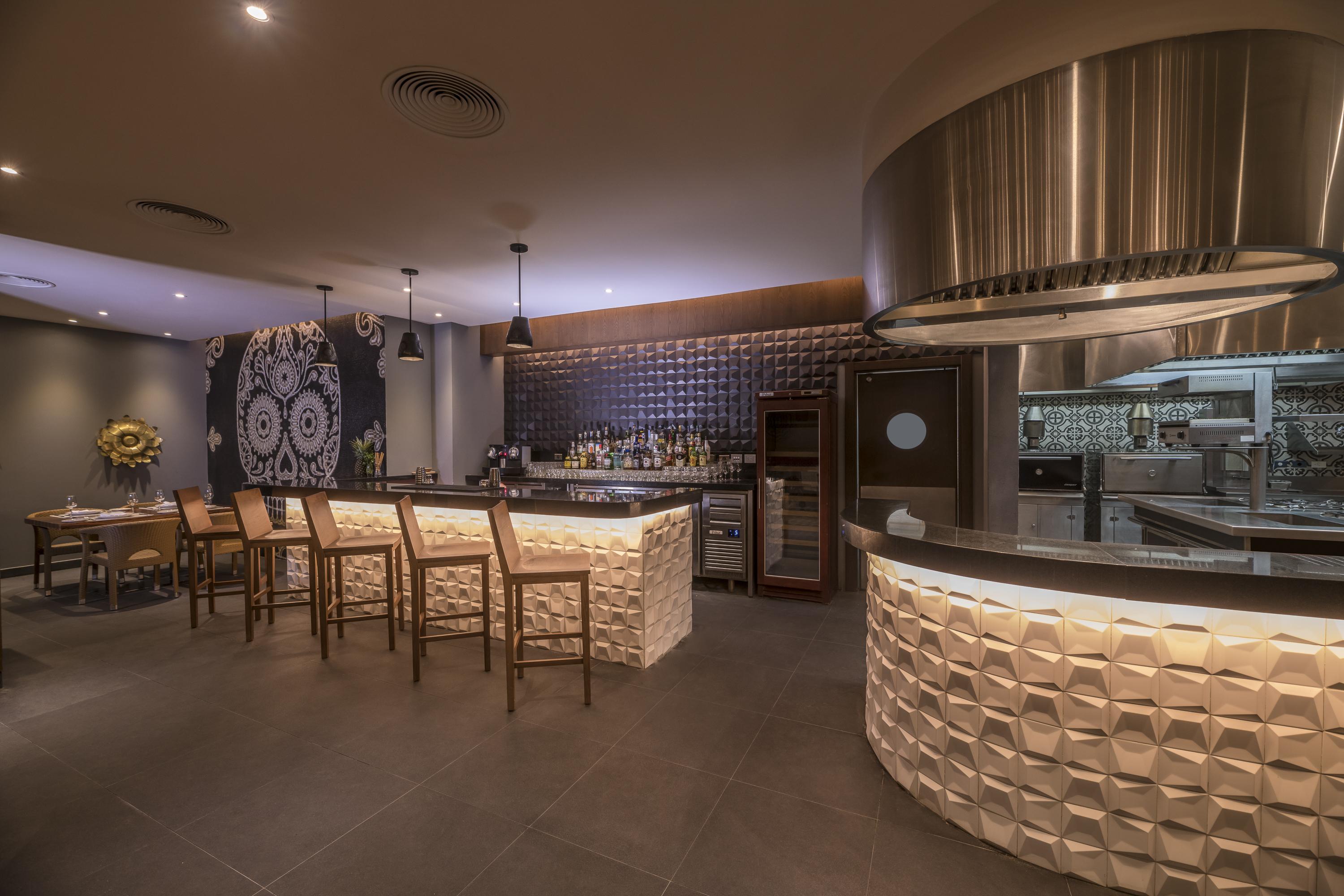 Haven Riviera Cancun (Adults Only) Alfredo V. Bonfil المظهر الخارجي الصورة The bar at the restaurant