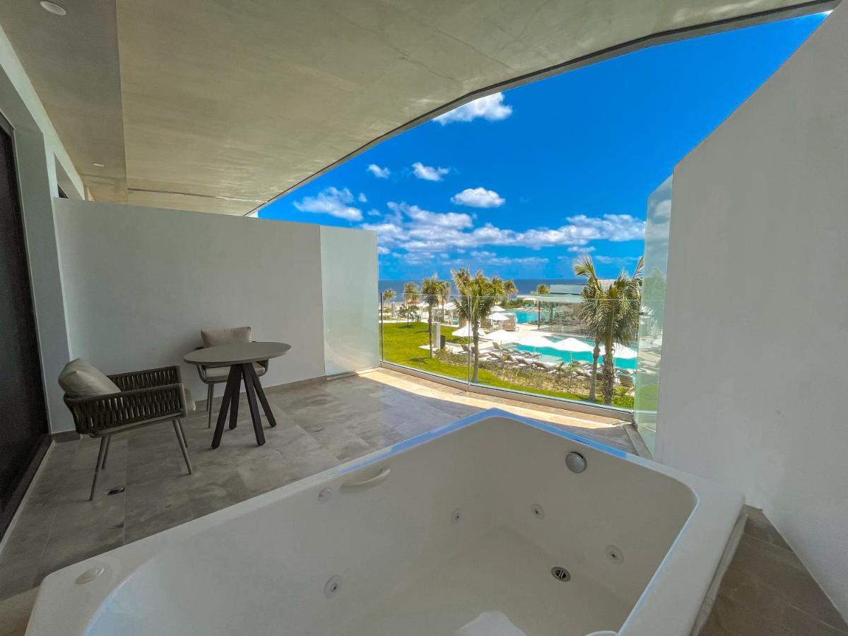 Haven Riviera Cancun (Adults Only) Alfredo V. Bonfil المظهر الخارجي الصورة Balcony of a suite at the Grand Palladium Costa Mujeres Resort & Spa