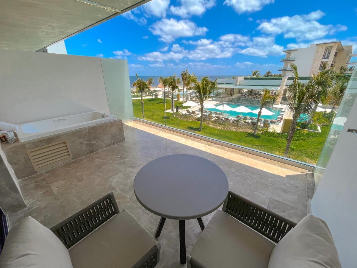 Haven Riviera Cancun (Adults Only) Alfredo V. Bonfil المظهر الخارجي الصورة Balcony of a Junior Suite