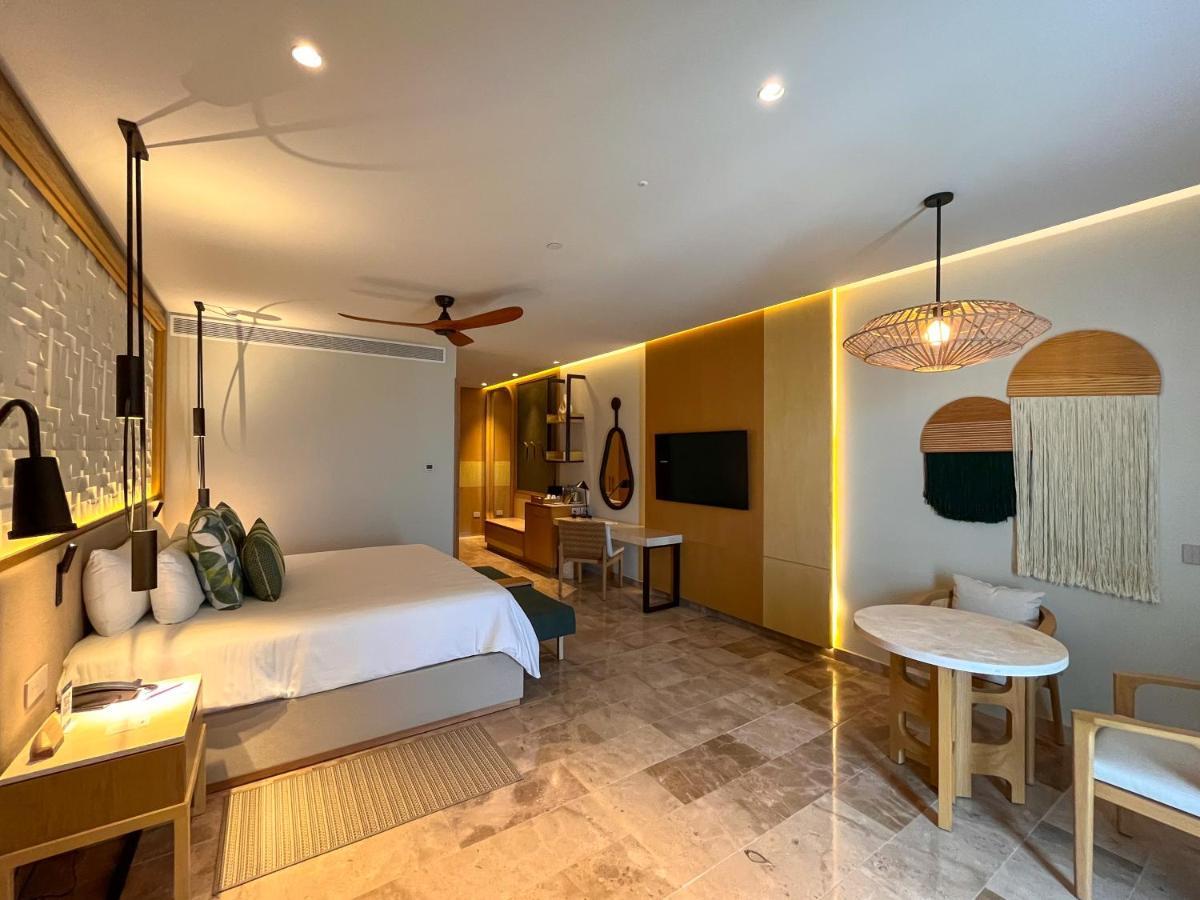 Haven Riviera Cancun (Adults Only) Alfredo V. Bonfil المظهر الخارجي الصورة Junior Suite at the Grand at Moon Palace, Cancun