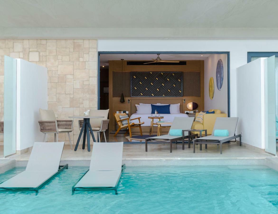 Haven Riviera Cancun (Adults Only) Alfredo V. Bonfil المظهر الخارجي الصورة A swim-up room at the Hard Rock Hotel